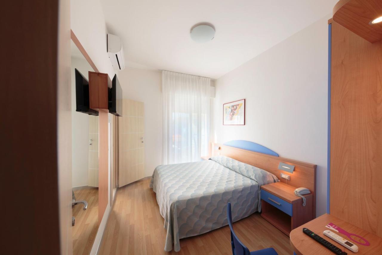 קאורלה Hotel Riviera מראה חיצוני תמונה