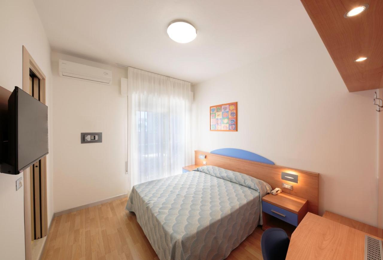 קאורלה Hotel Riviera מראה חיצוני תמונה