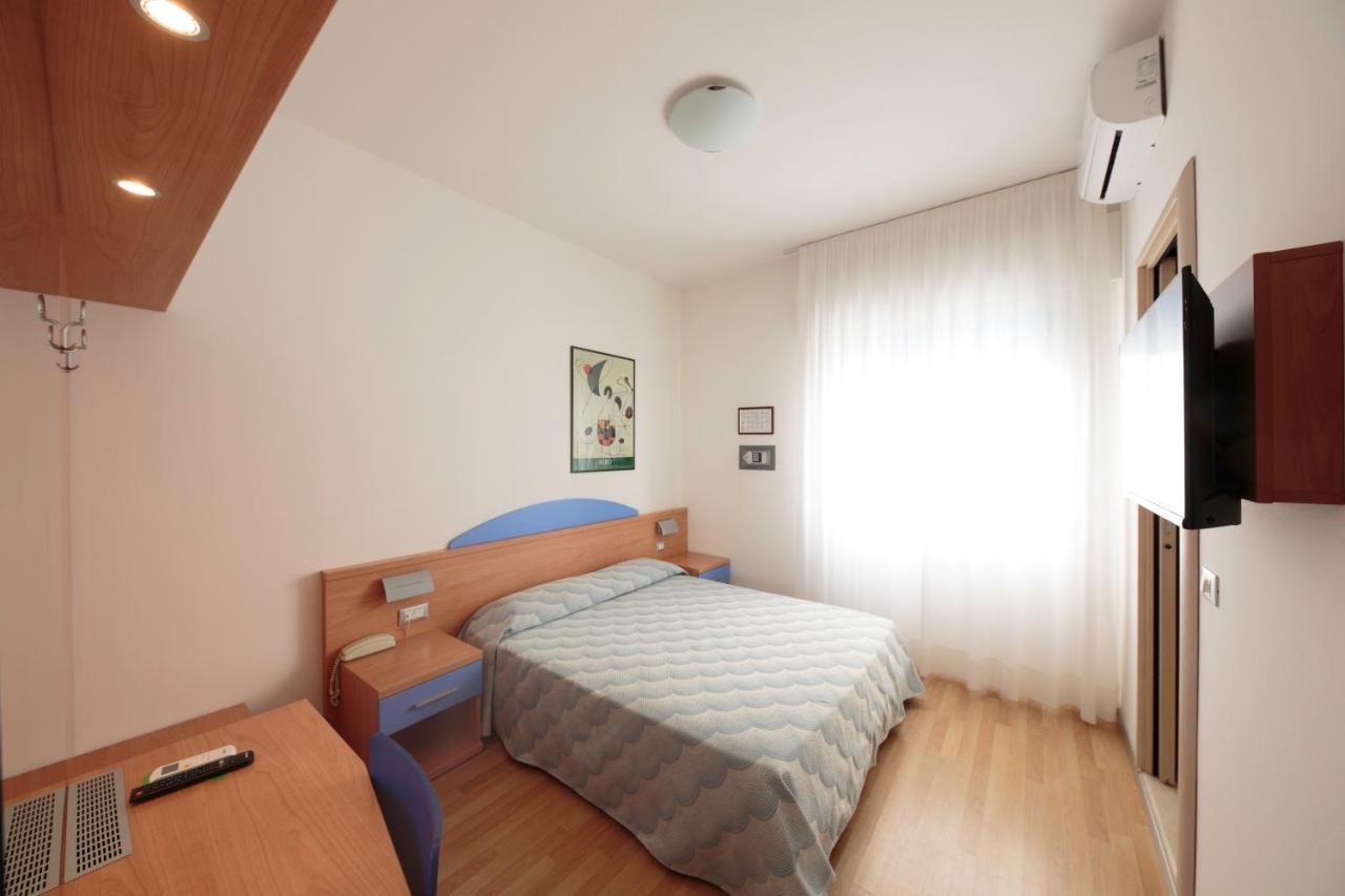 קאורלה Hotel Riviera מראה חיצוני תמונה